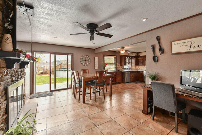 Building Photo - 15470 W Mayflower Dr