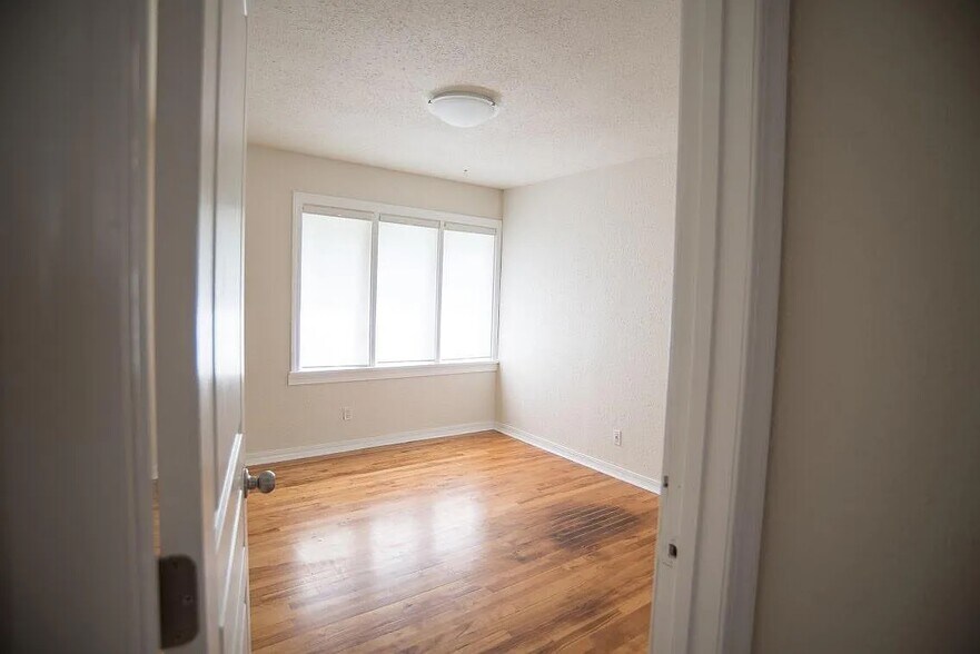 Building Photo - 4540 NE 20th Ave