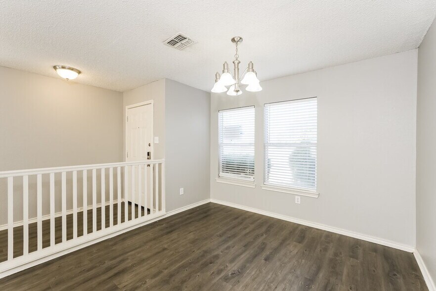 Building Photo - 320 Capricorn St