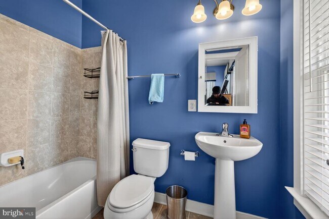 Building Photo - 724 Hendrix Ave