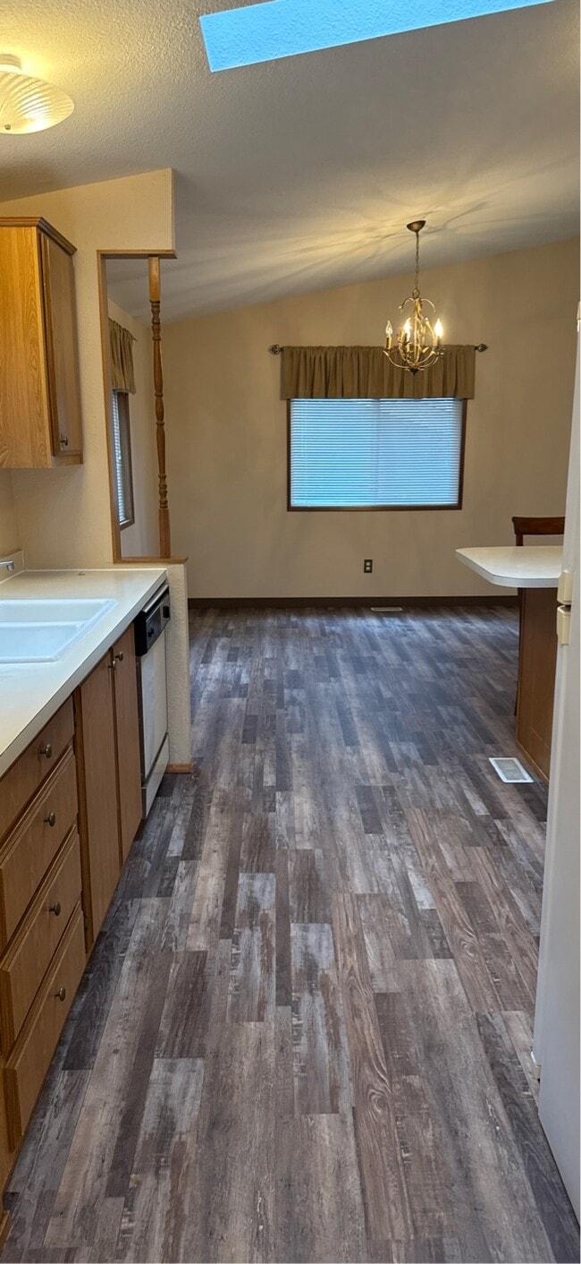 Building Photo - 103 SE 145th Dr