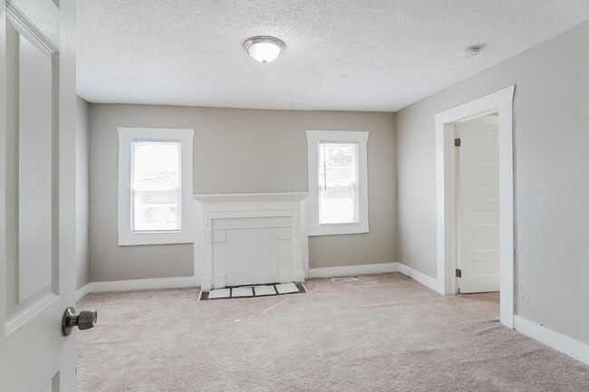 Building Photo - 4712 Terrace M