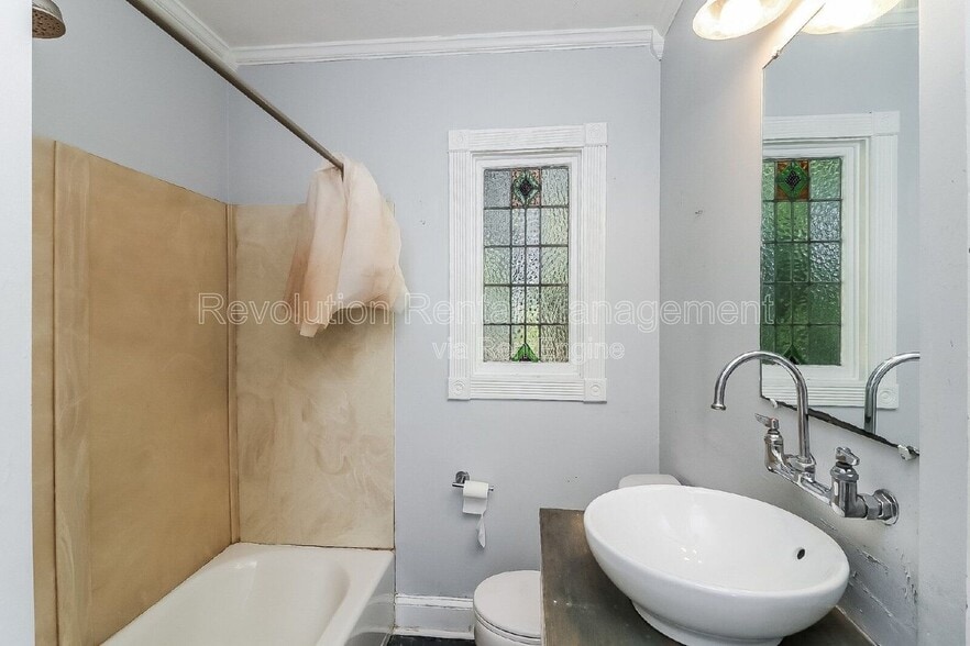 Building Photo - 370 Haas Ave SE