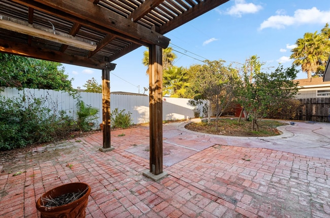 Building Photo - So many bathrooms!