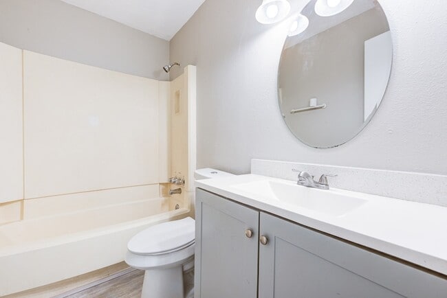 Building Photo - 15902 Timber Valley Dr
