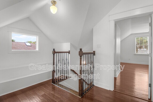 Building Photo - 419 E 54th St