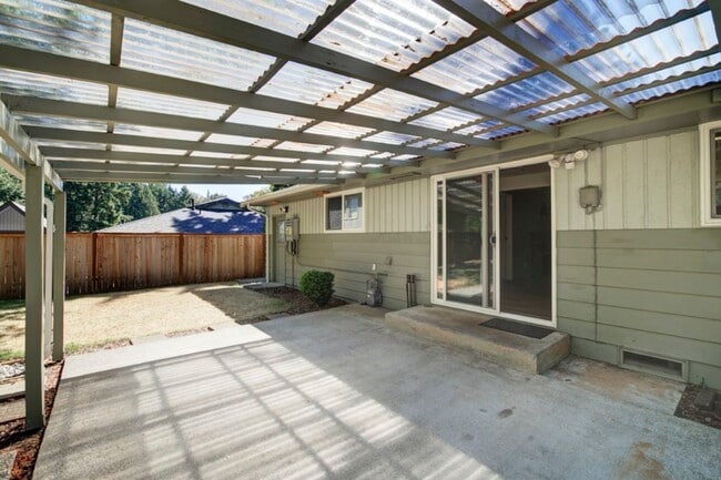 Building Photo - 3Bd/1.75Ba Kirkland House