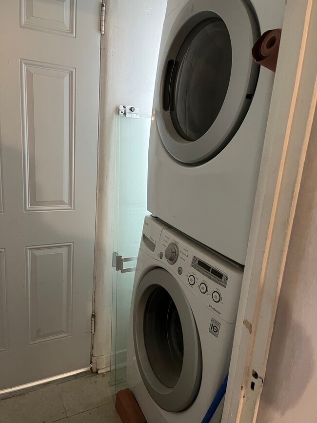 LAUNDRY ROOM - 709 N Harper Ave