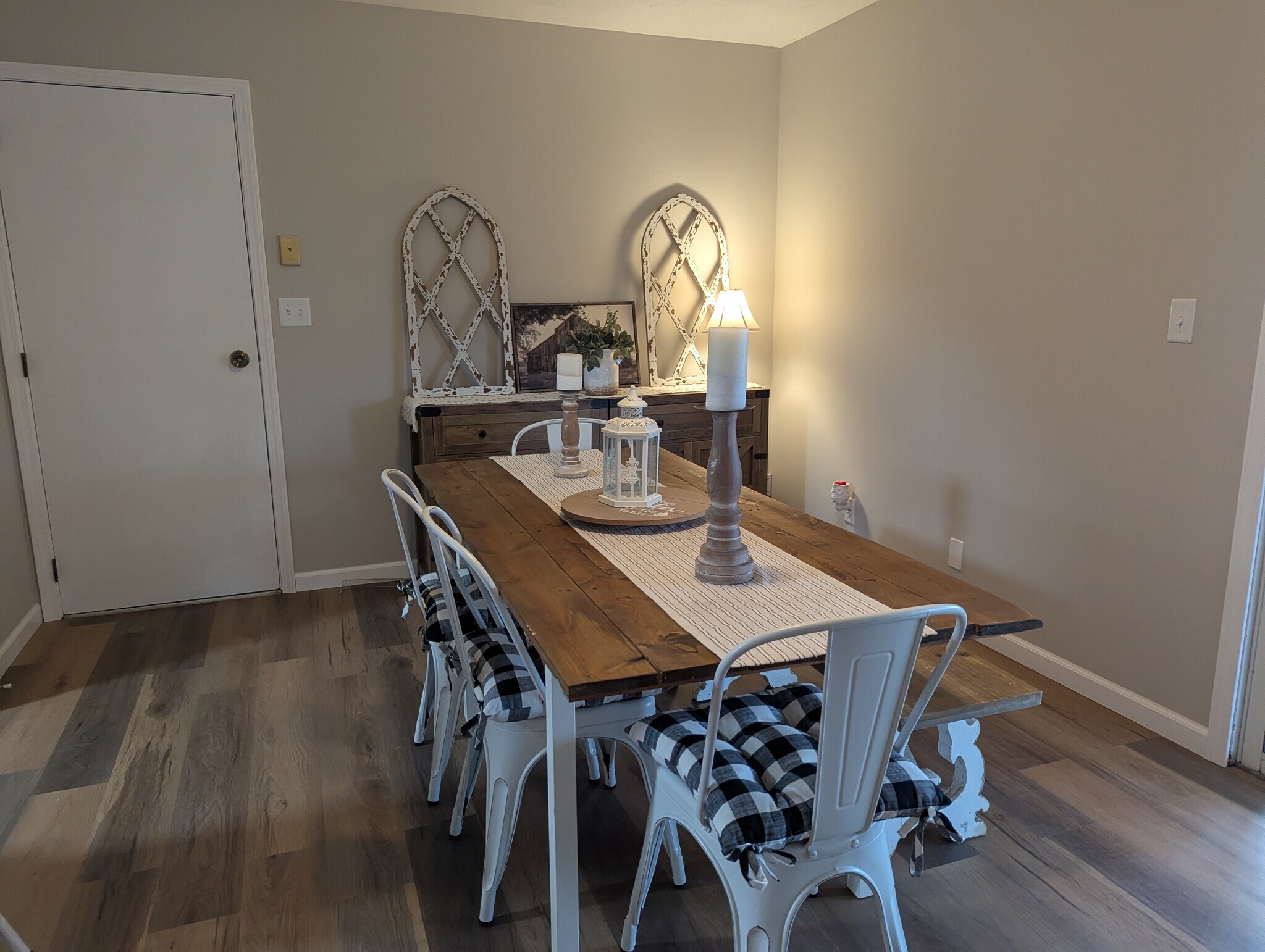 Building Photo - 906 N Wagon Wheel Trl