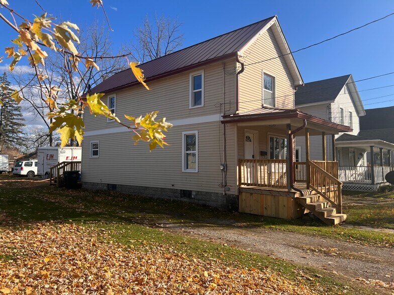 Building Photo - 1410 Center St