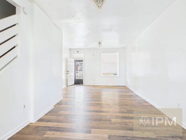 Building Photo - 1/2 OFF First Months Rent! Spacious 3 Bedr...