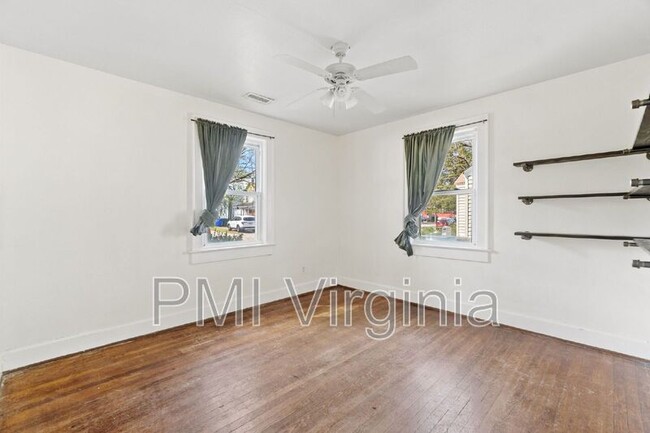 Building Photo - 818 W 42nd St