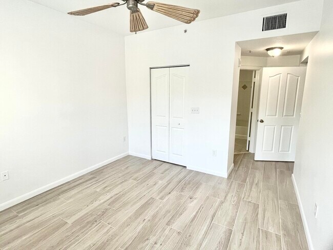 Building Photo - 9833 Baywinds Blvd