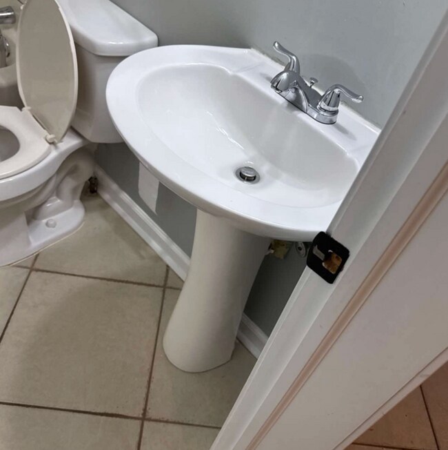 Building Photo - Act soon-won't last long-MOVE IN SPECIAL