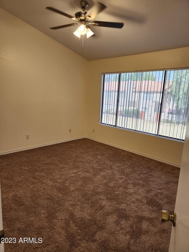 Building Photo - 500 N Roosevelt Ave