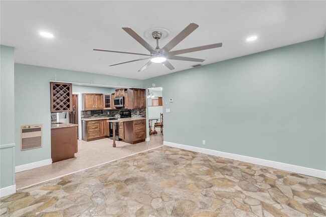 Building Photo - 4541 NE 6th Terrace