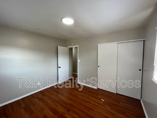 Building Photo - 3010 Winchester Dr