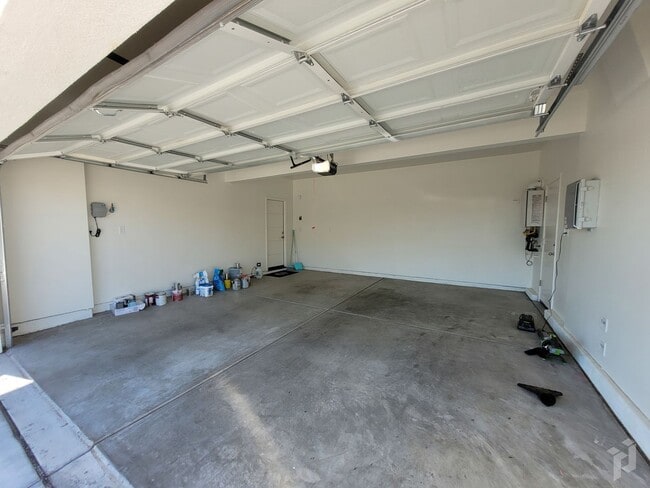 Building Photo - MOVE IN SPECIALL!!! $500 OFF FIRST MONTH'S RENT!