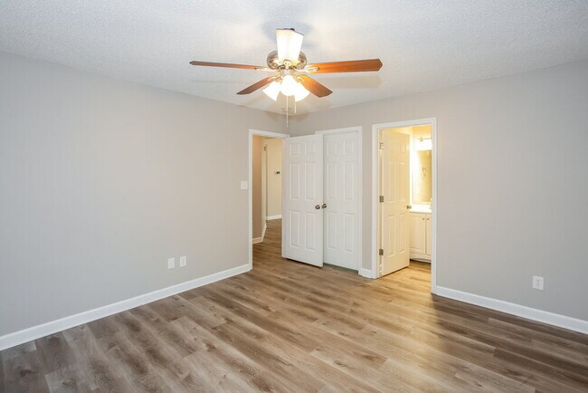 Building Photo - 4905 Aldersbrook Dr