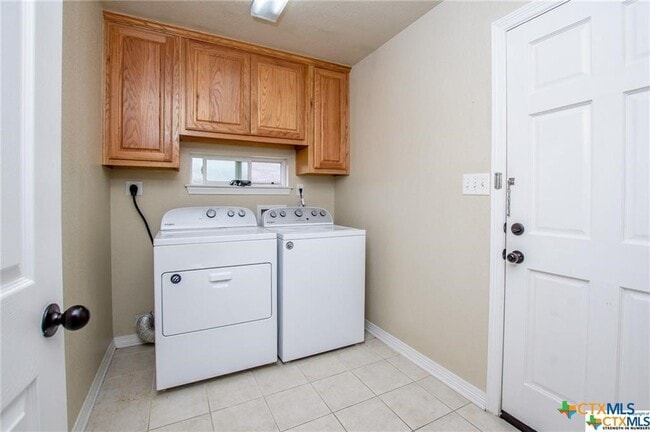 Building Photo - 1415 Loving Trl