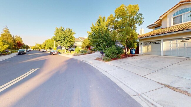 Building Photo - 4700 Hunter Peak Ct