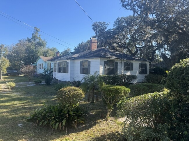 Building Photo - 8017 Oakwood St