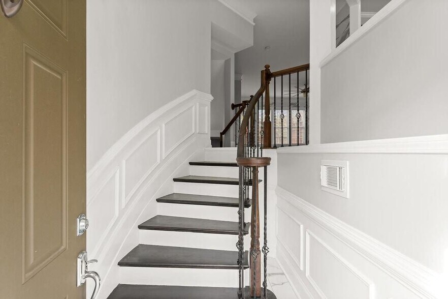 Building Photo - 2876 Overlook Way