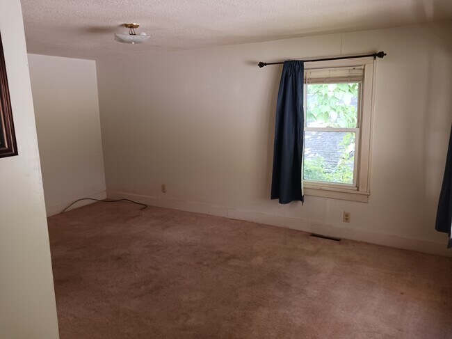 Building Photo - 302 Colegate Dr