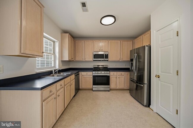 Building Photo - 25251 Dunvegan Square