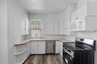 Building Photo - 8 Bedroom Home with 3 Kitchens Near UNC - Available as a single home or 2 separate units.