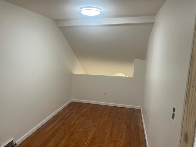 Building Photo - 121 Depew Ave