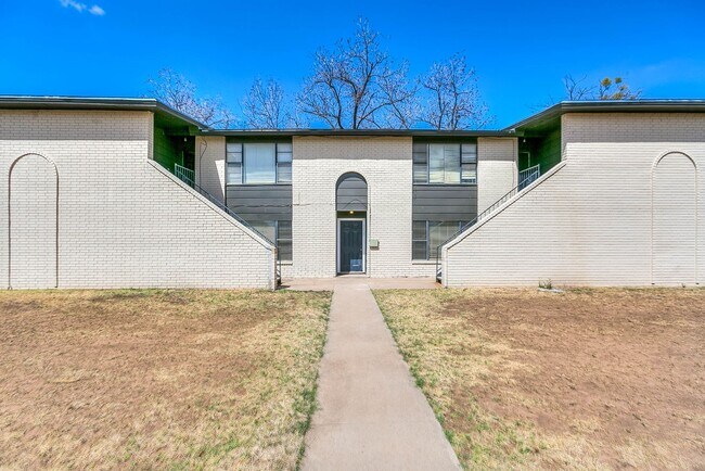 Building Photo - 1425 Austin St