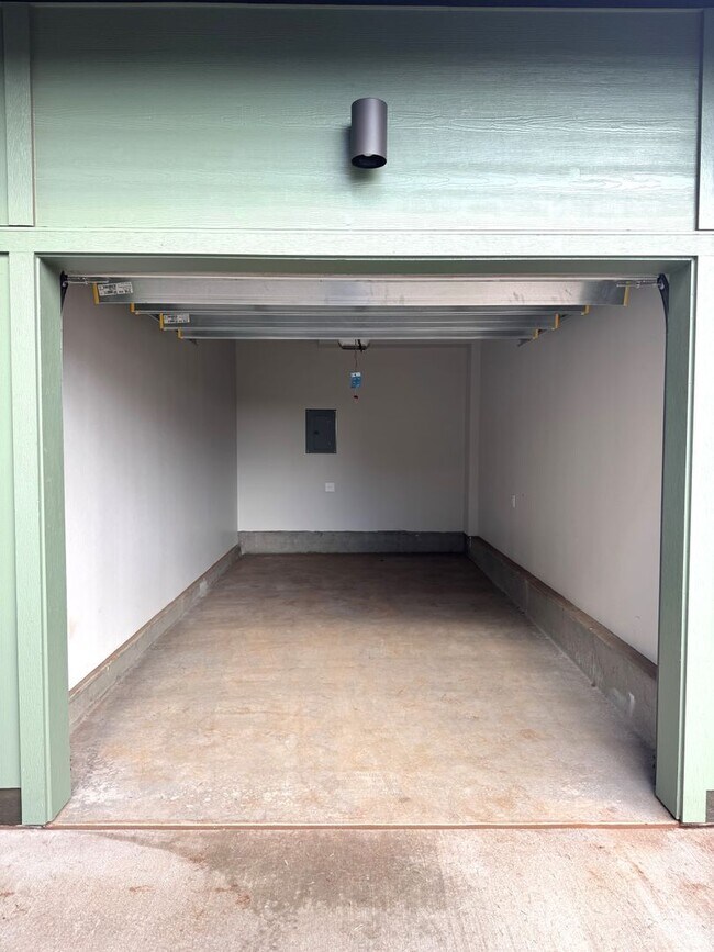 Building Photo - Kapili - Brand new two bedroom, two bath townhome with Garage