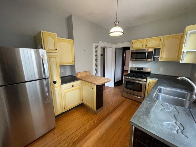 Building Photo - Unique House in Historic Neighborhood!