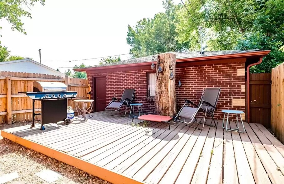 Building Photo - 3767 Yates St