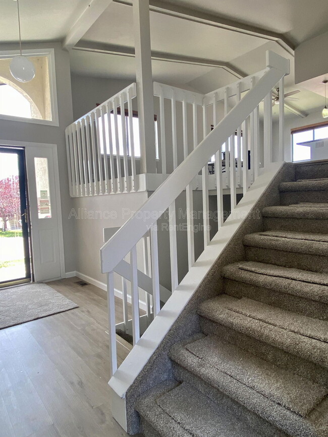 Building Photo - 5945 Breeze Ct