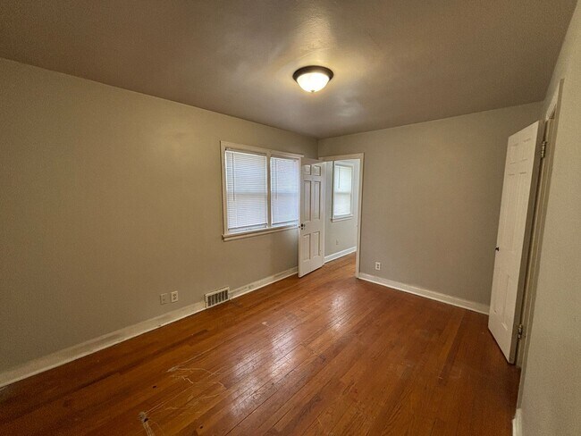 Building Photo - 4825 N 40th St