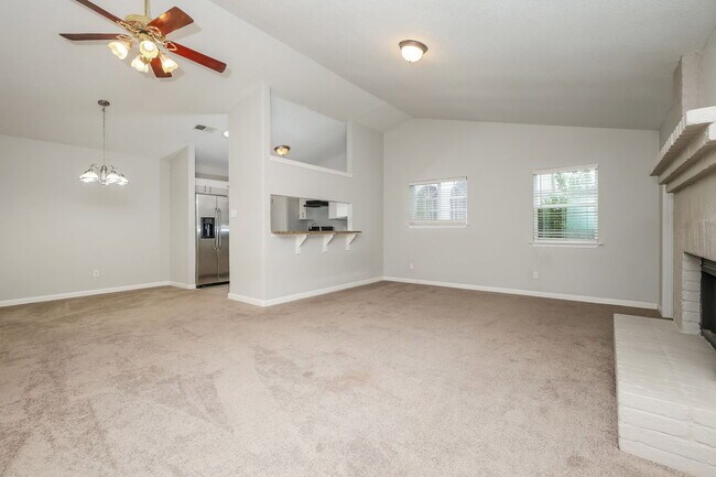 Building Photo - 2730 Bear Springs Dr