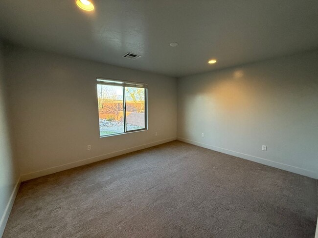 Building Photo - Single Family Home in Desert Canyons - Dogs Allowed