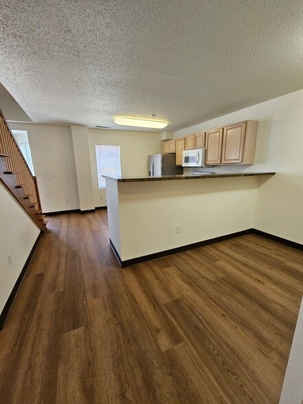 Building Photo - 943 S Gilbert St