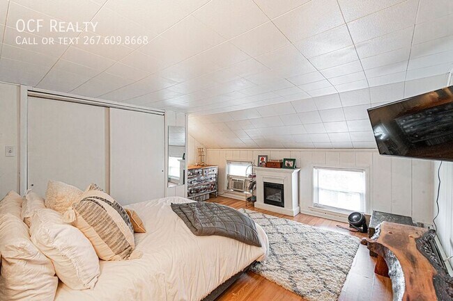 Building Photo - 330 W 3rd Ave