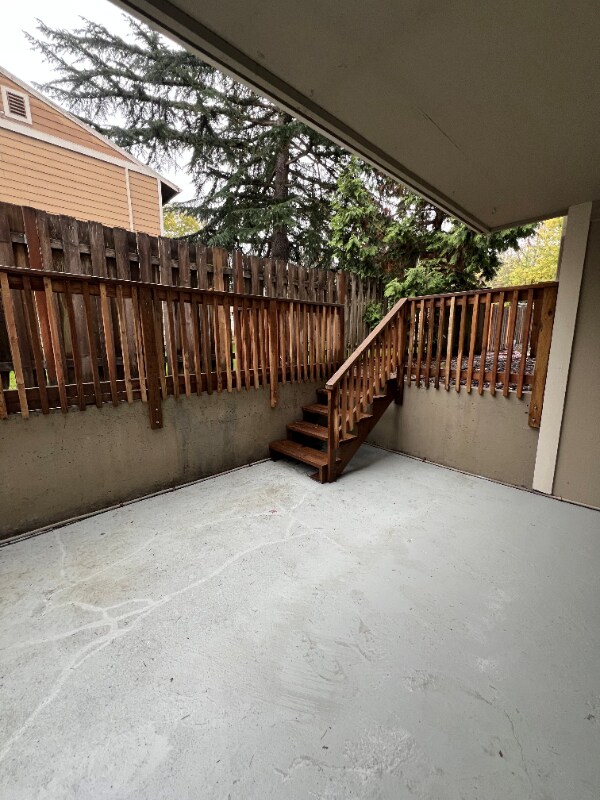 Building Photo - 17260 SW Heritage Ct