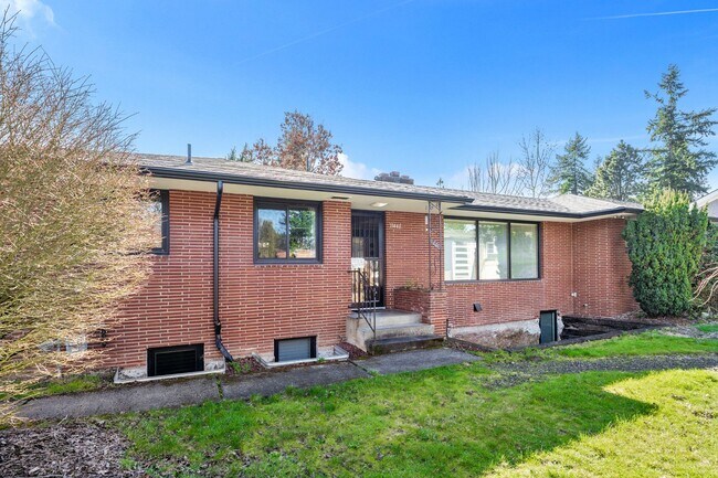 Building Photo - 1 level Mid Century Beauty! 3 Bd/ 3 ba