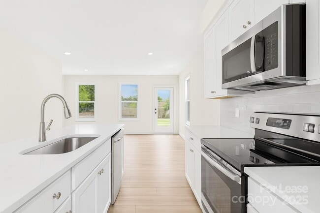 Building Photo - 3322 Beeler Ln