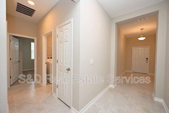 Building Photo - 5507 Freesia Dr