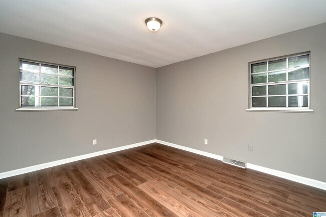 Building Photo - 2415 Ormond Dr