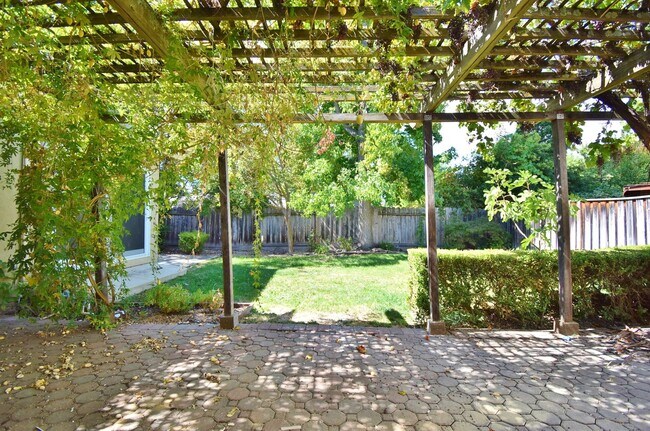 Building Photo - $4,390 4 BEDROOM GORGEOUS REMODELED SAN RA...