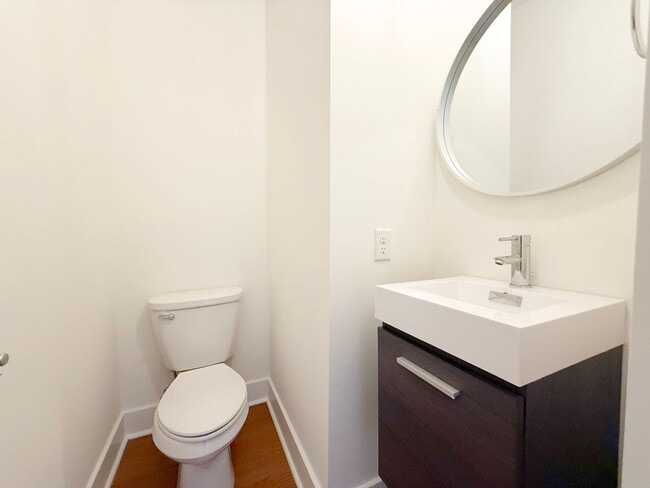 Building Photo - 4-Bedroom HOA Townhome with Pool Access Near Downtown Cookeville