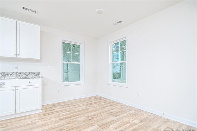 Building Photo - 5851 Panther Dr