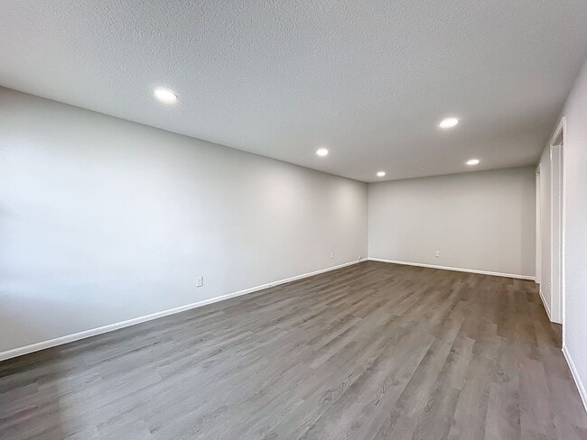 Building Photo - Renovated 2 Bedroom 1 Bathroom Apartment |...